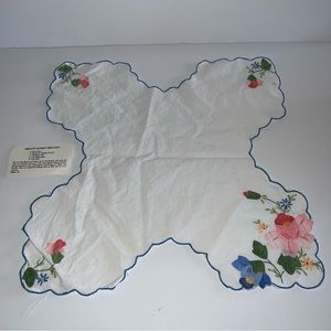 Vintage Bread Basket Liner White Floral Embroidered Scalloped Bun Warmer 15”